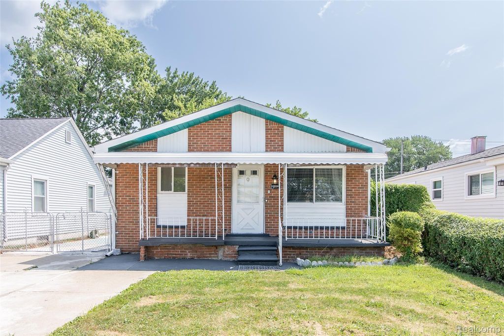 32000 Saint Margaret Street, St. Clair Shores city