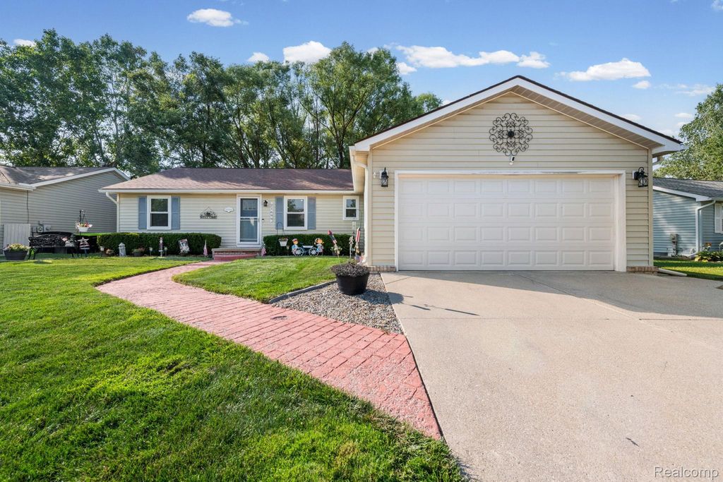 21699 Brookside North Drive, Macomb township