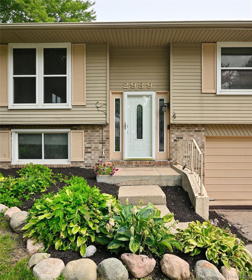 2939 Winter Drive, Troy city