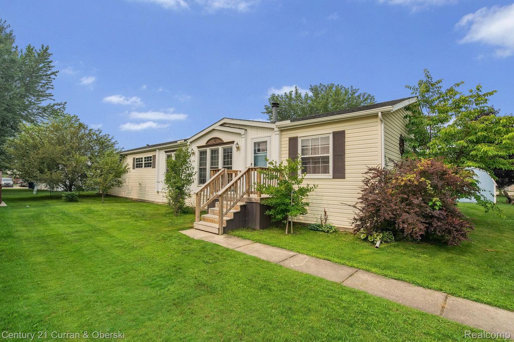 39253 Island Drive, Huron charter township