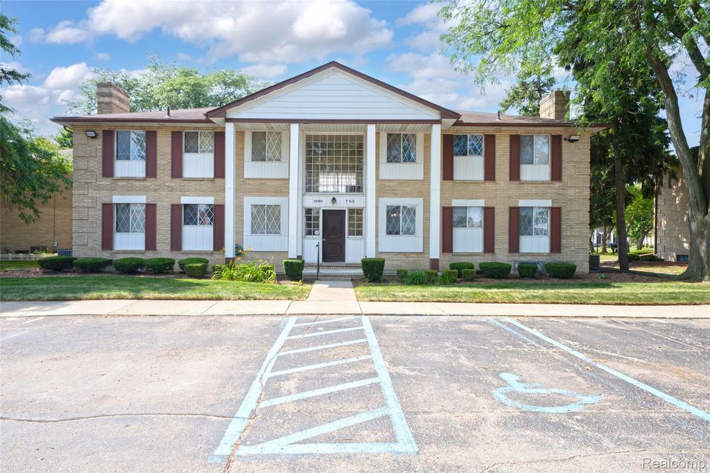 29289 Hayes Road F-10, Warren