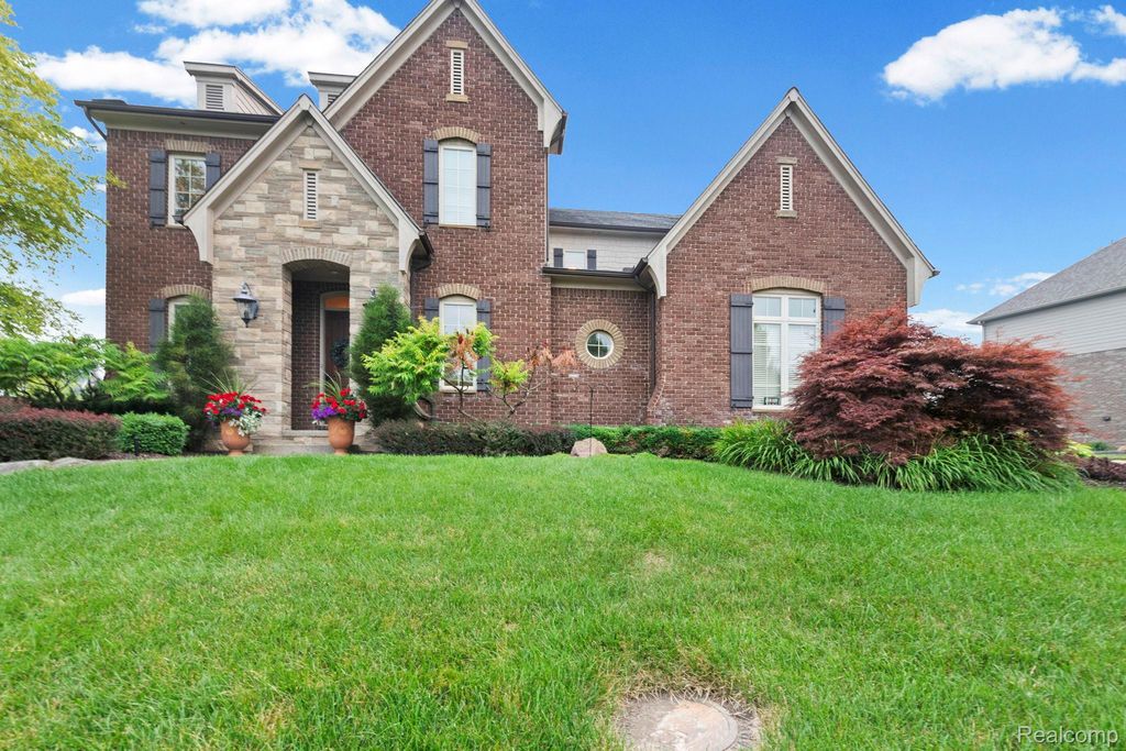 56555 Hartley Drive W, Shelby charter township
