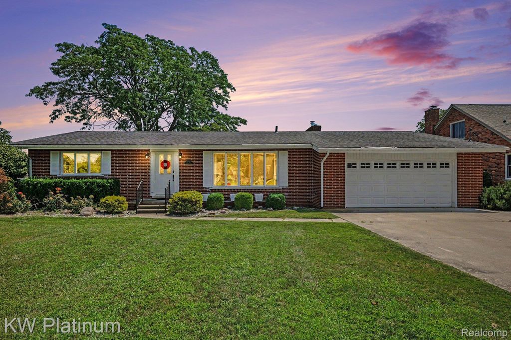 49750 Nautical Drive, Chesterfield township