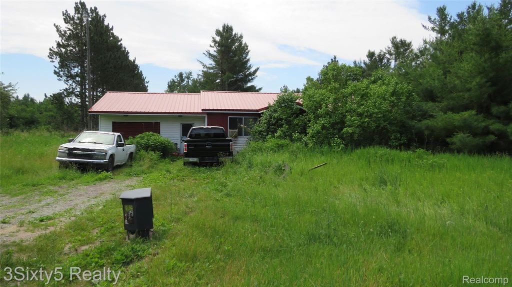 20661 Hackett Lake Highway, Presque Isle township