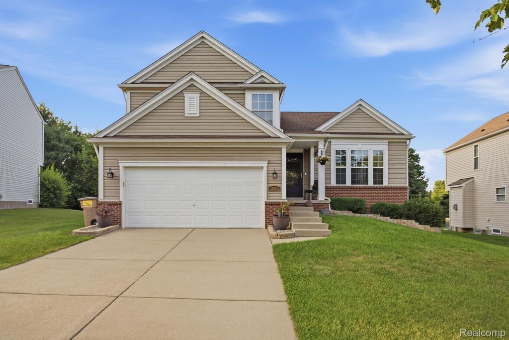 866 Canyon Creek Drive, Holly township