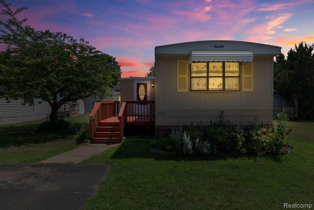 351 North Squirrel Road 252, Auburn Hills city