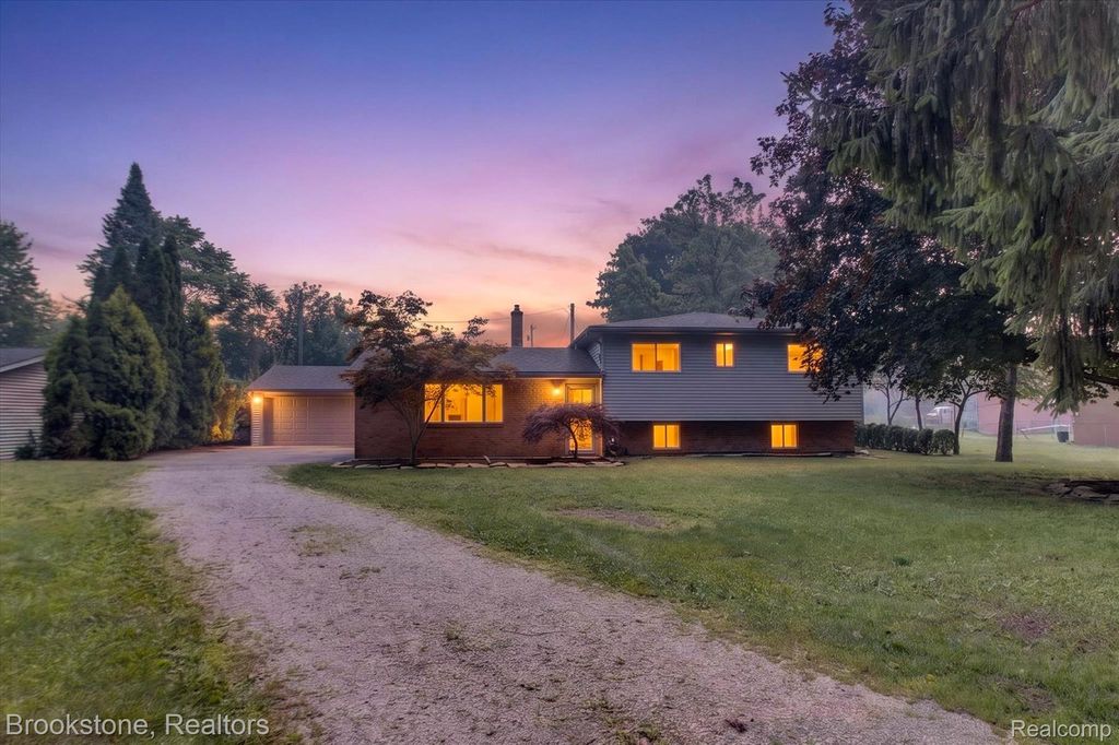 7176 Perry Lake Road, Independence charter township