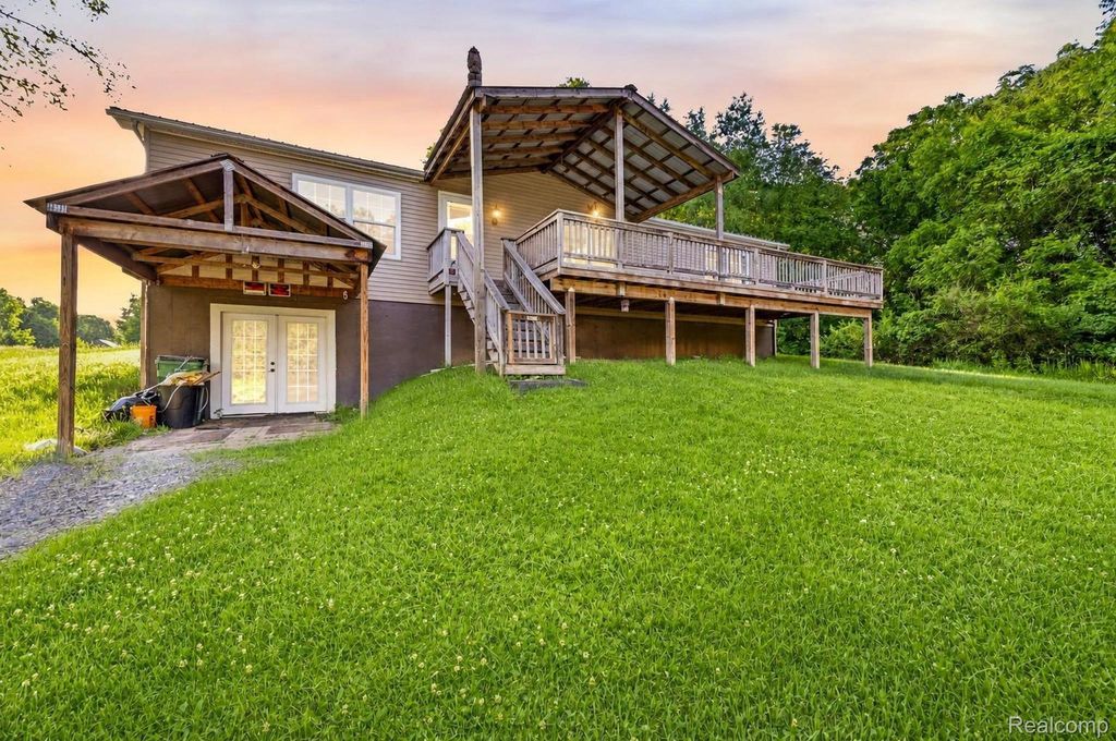 2190 Seymour Lake Road, Ortonville