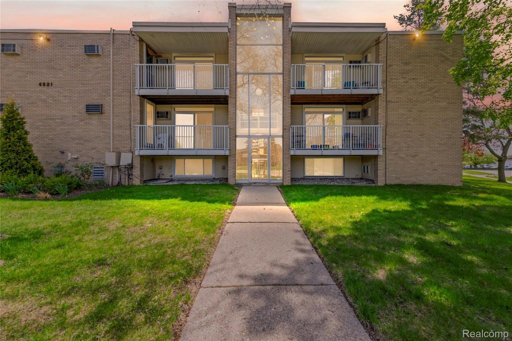 4921 Crooks Road N10, Royal Oak