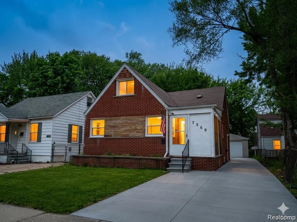 7569 Westminster Avenue, Warren city