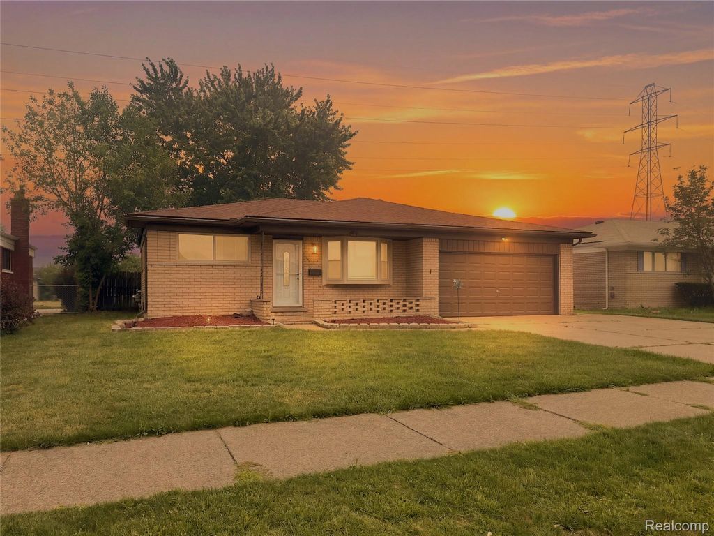 28423 Flanders Avenue, Warren city