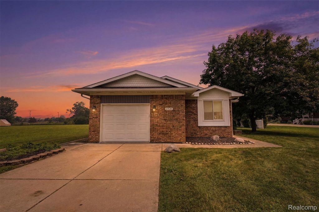 27031 Arsenal Road, Flat Rock city