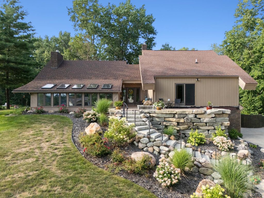 7337 Driftwood Drive, Deerfield township