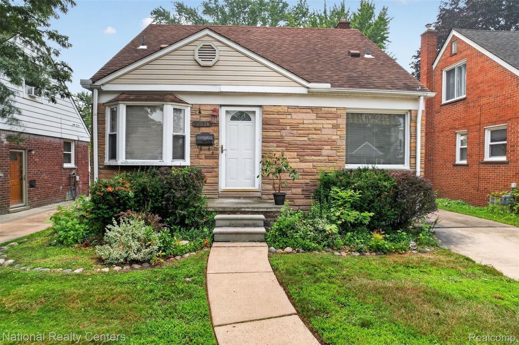 22311 Cleveland, Dearborn city
