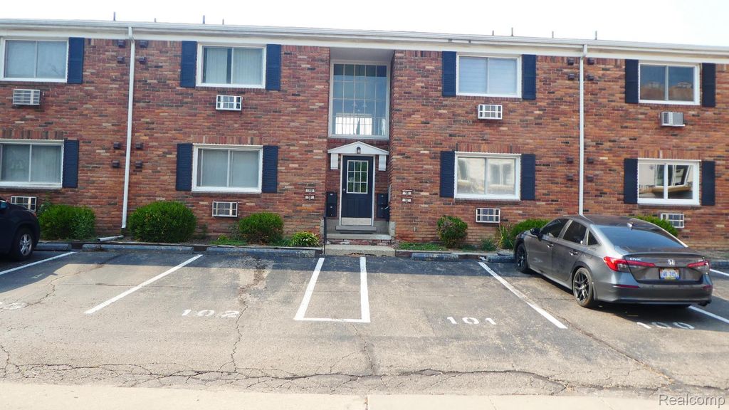 31831 Grand River Avenue 99, Farmington