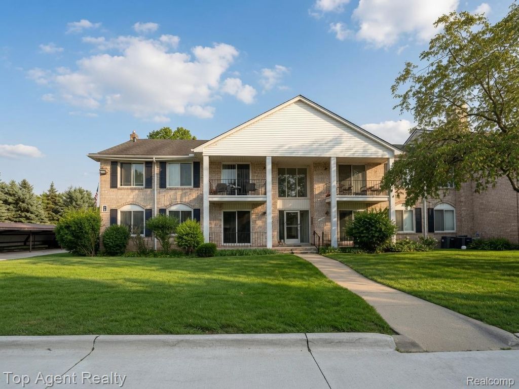 14211 Ivanhoe Drive, Sterling Heights