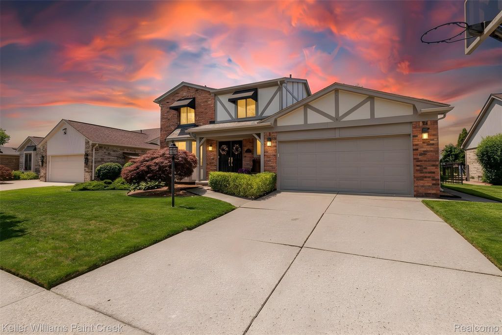 44333 Pentwater Drive, Clinton charter township