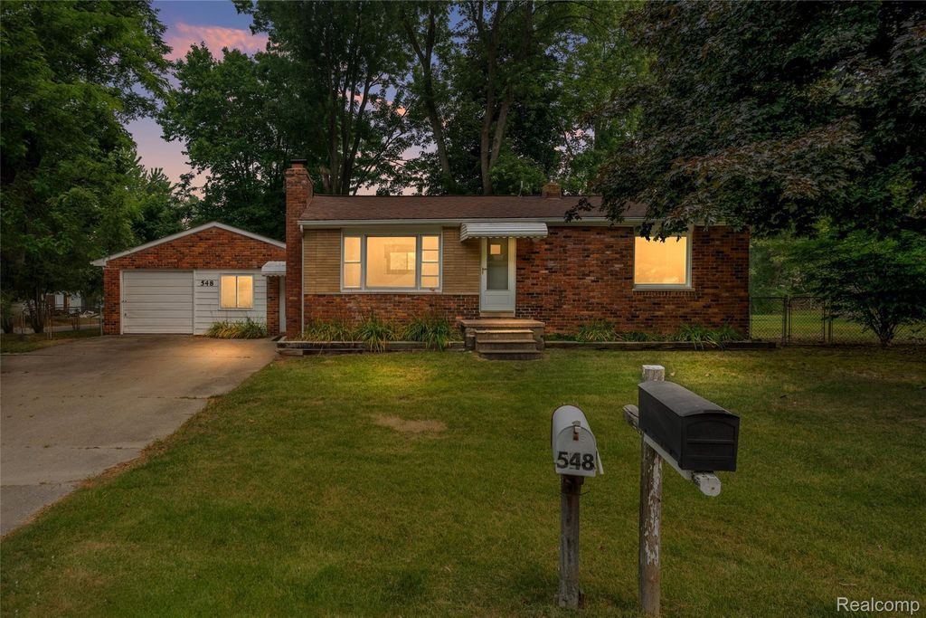 548 Oakland Street, Orion charter township