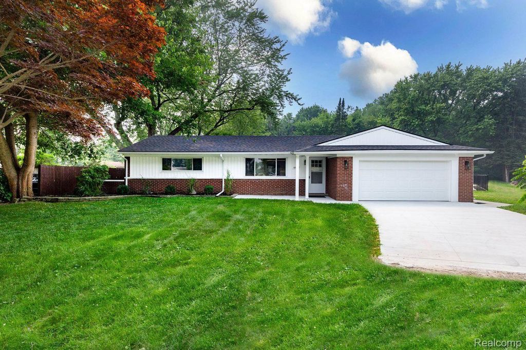 45471 Abington Circle, Macomb township