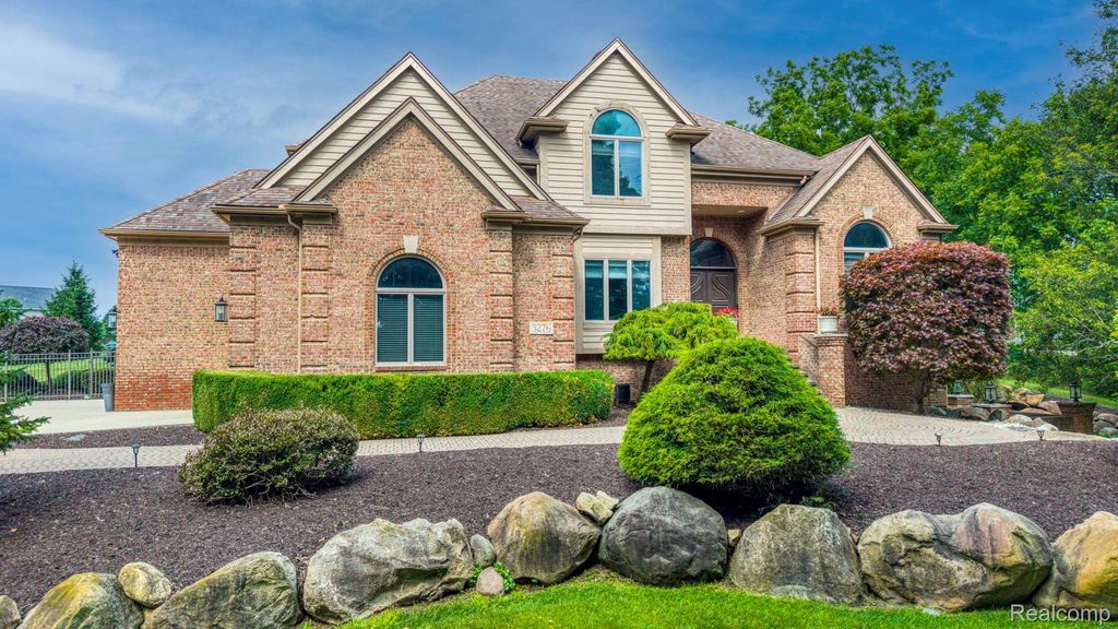 3276 Kern Road, Orion charter township