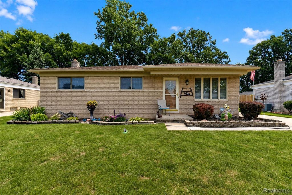 27241 Evelyn Avenue, Brownstown charter township