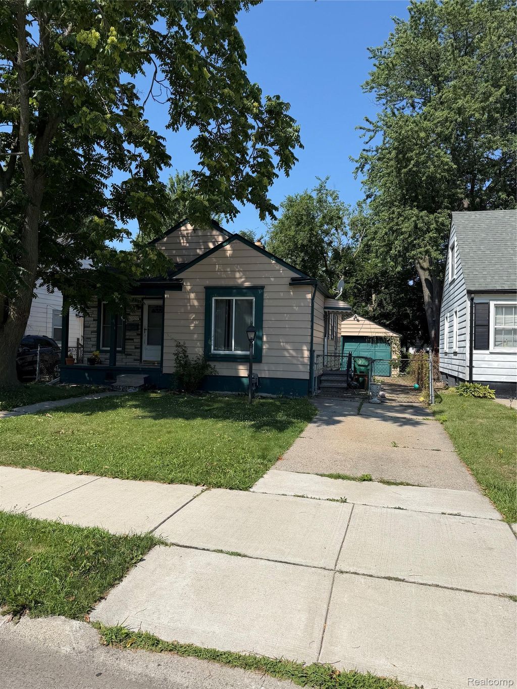 22055 Saxony Avenue, Eastpointe city