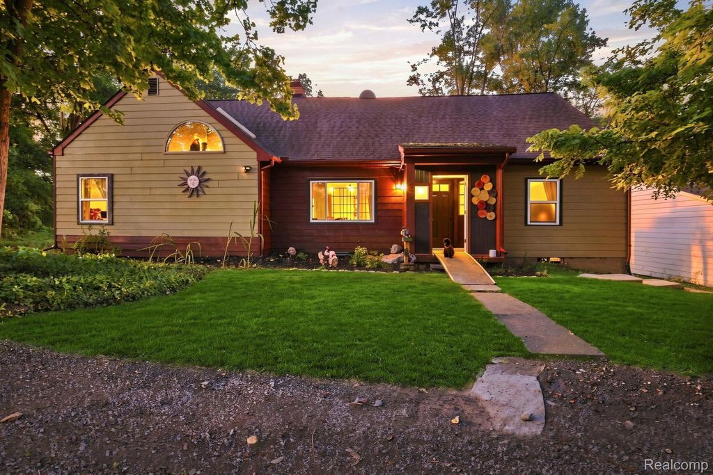 12890 Tompkins Road, Tompkins township
