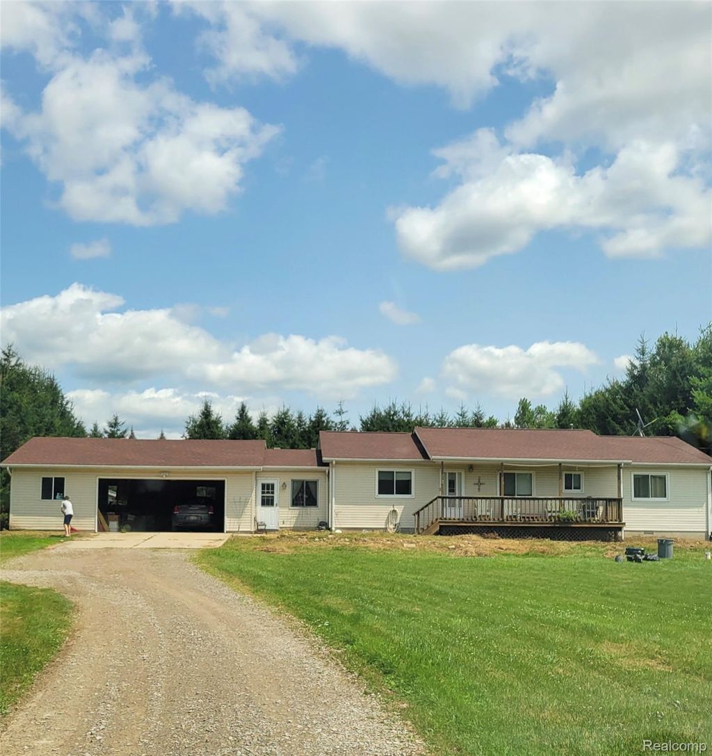 155 S Youngs Road, Attica township