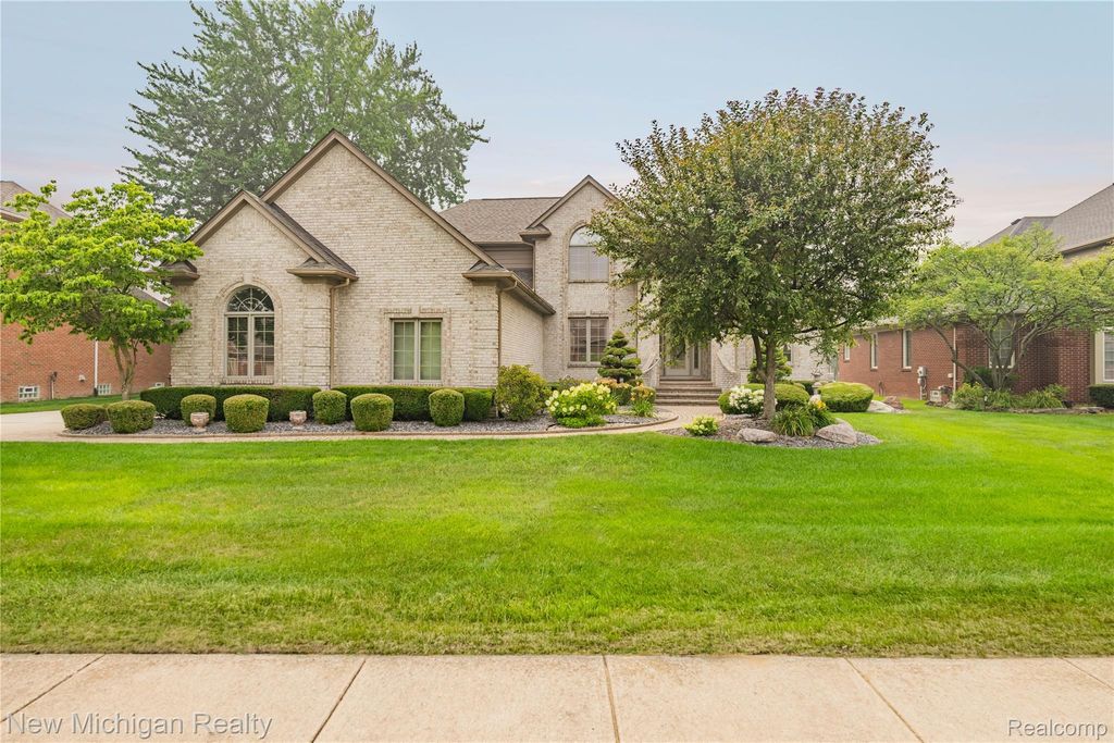 49787 Lakebridge Drive, Shelby charter township