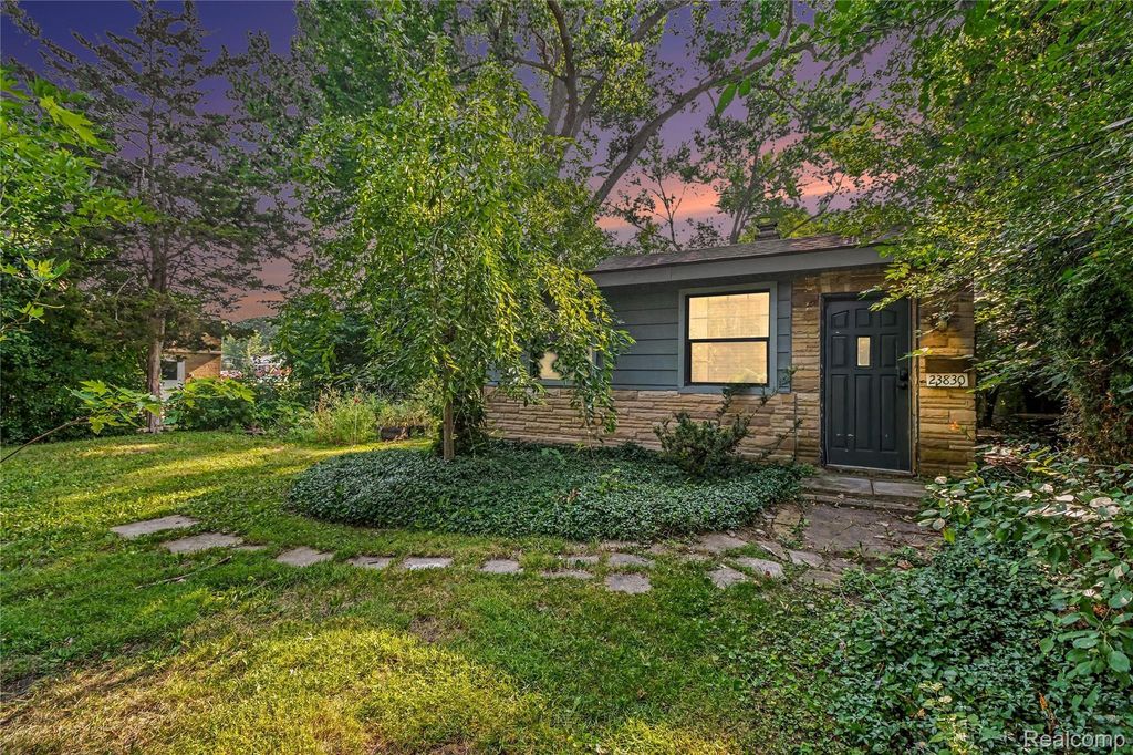 23830 Scotia Road, Oak Park city