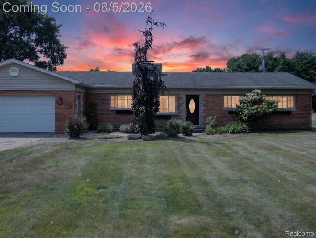 137 Sunview Drive, St. Charles township