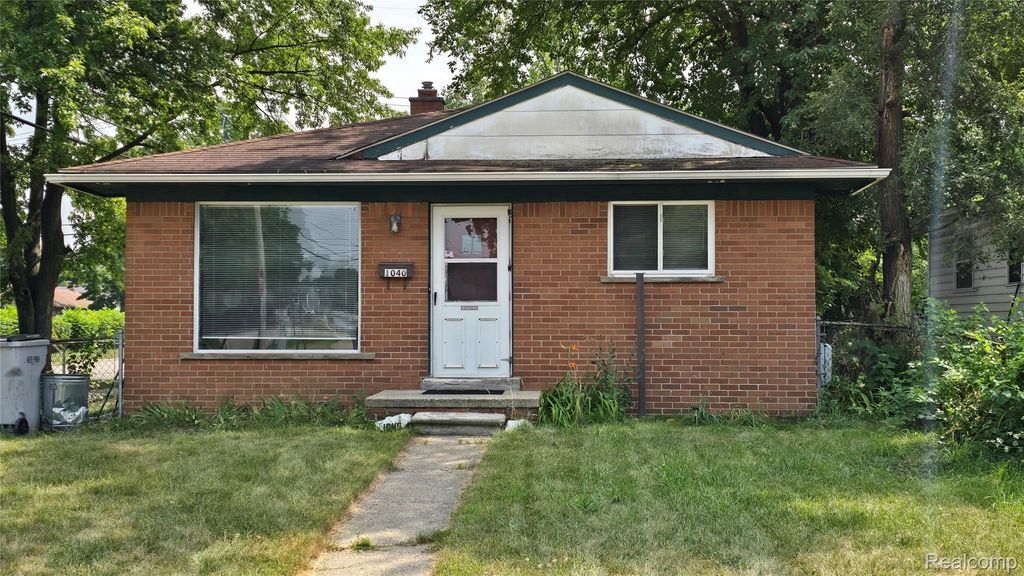 1040 E Bernhard Avenue, Hazel Park city