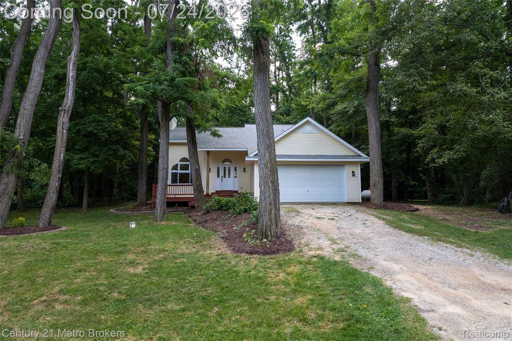 15117 Locust Grove Drive, Argentine township