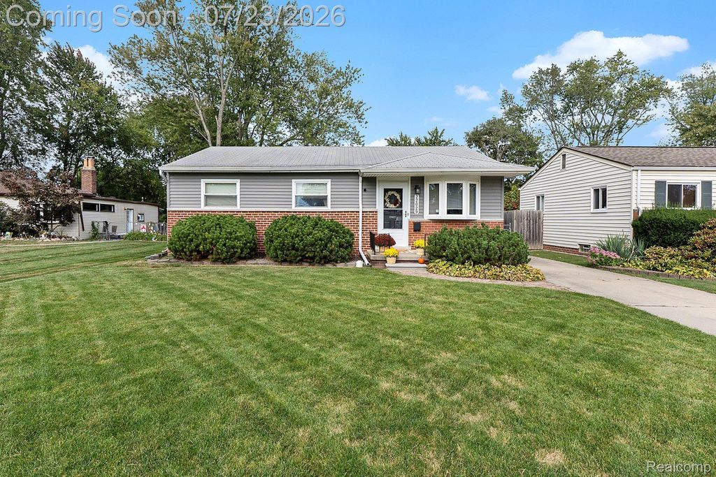 22029 Downing Street, St. Clair Shores city