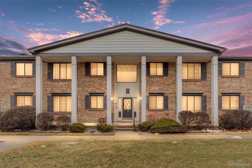 19729 Ridgemont Street 31, St. Clair Shores