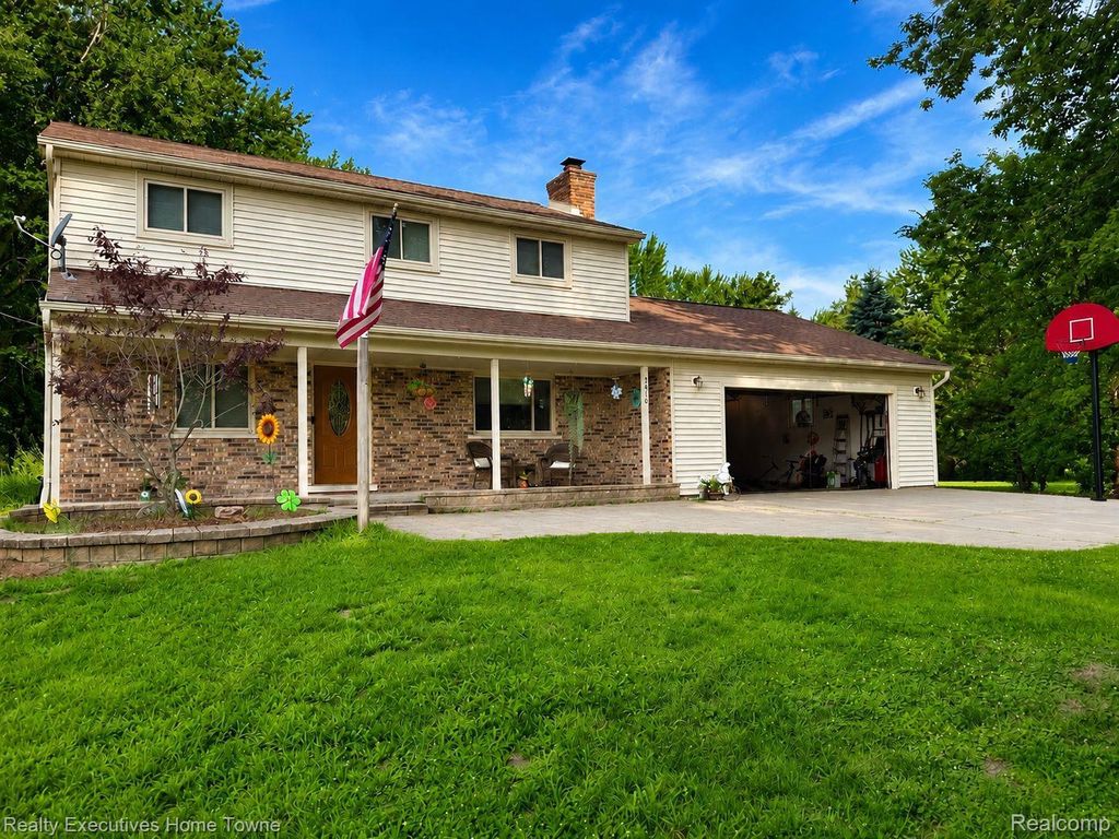 2616 Palms Road, Columbus township