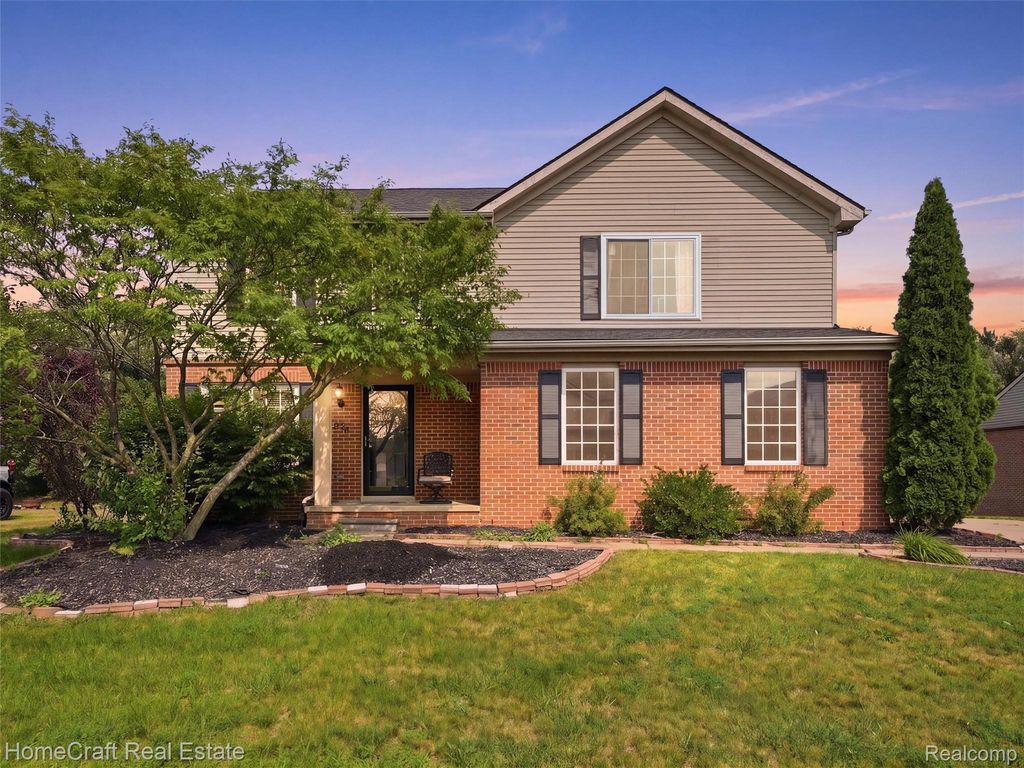 13585 Milton Drive, Van Buren charter township