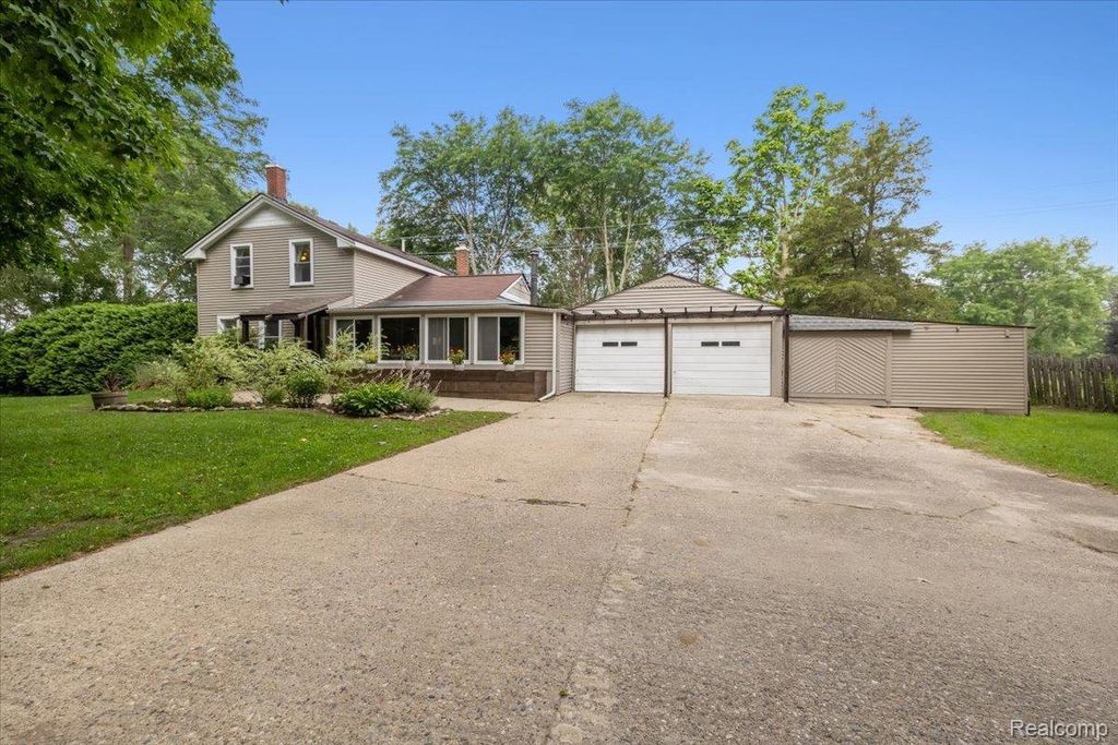 16036 Worden Road, Holly