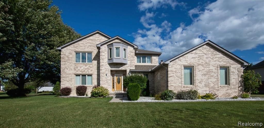 47630 Robins Nest Drive, Shelby charter township