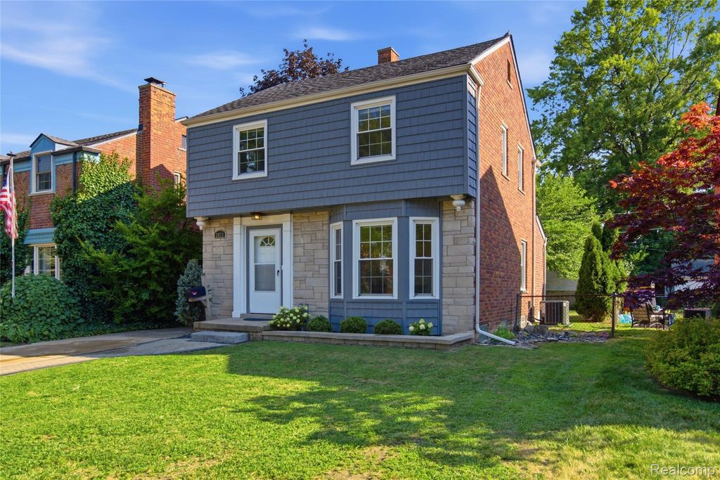 2073 Van Antwerp Street, Grosse Pointe Woods city