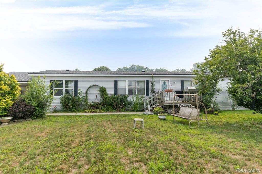 6721 Senate St #406, Van Buren charter township