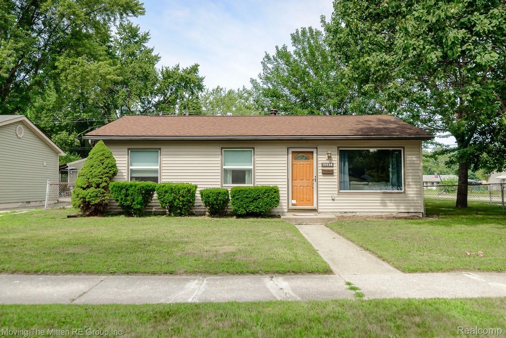 15538 Woodmont Street, Romulus city