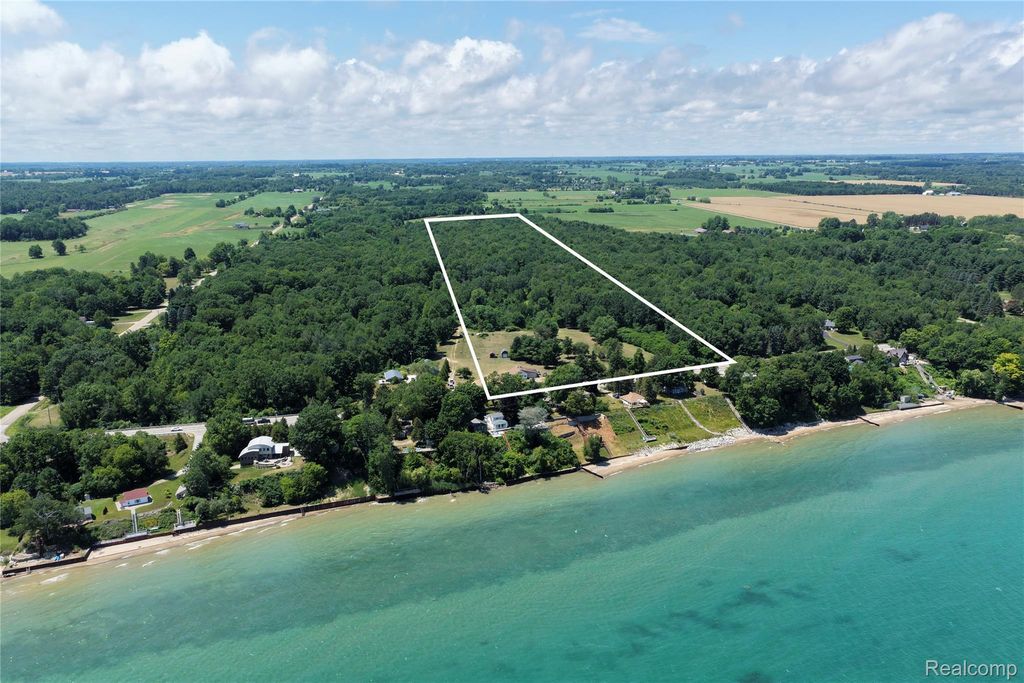 2898 Lakeshore Road, Sanilac township