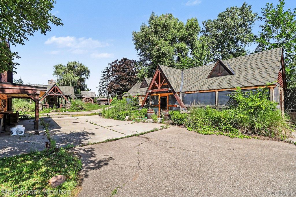 5501 Houghten Drive, Troy city