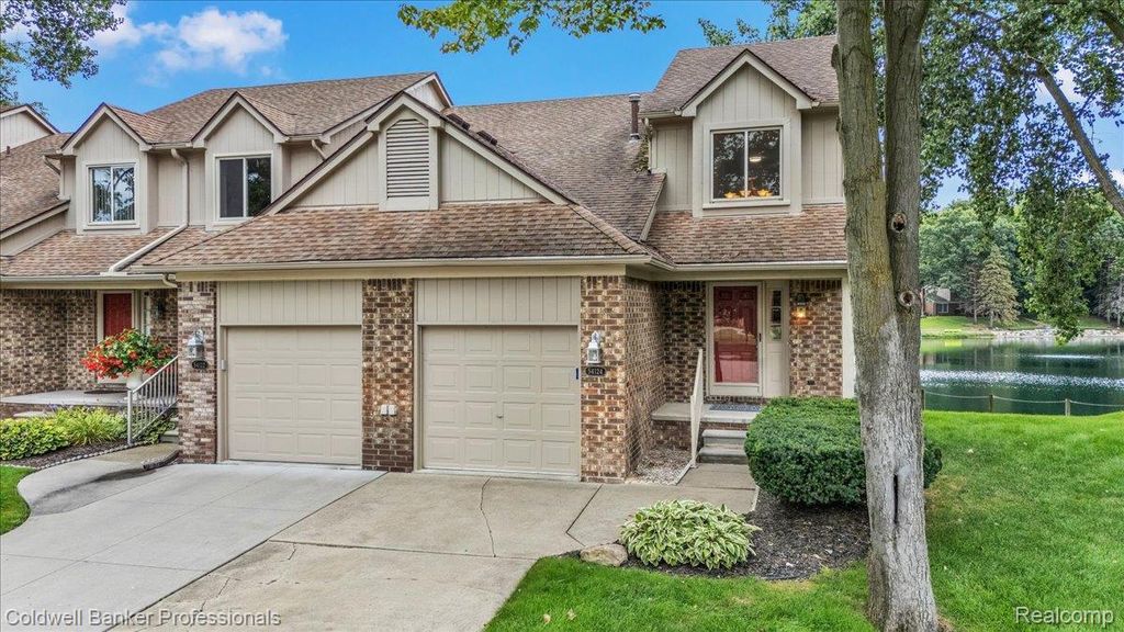 54124 Buccaneers Bay, Shelby Twp