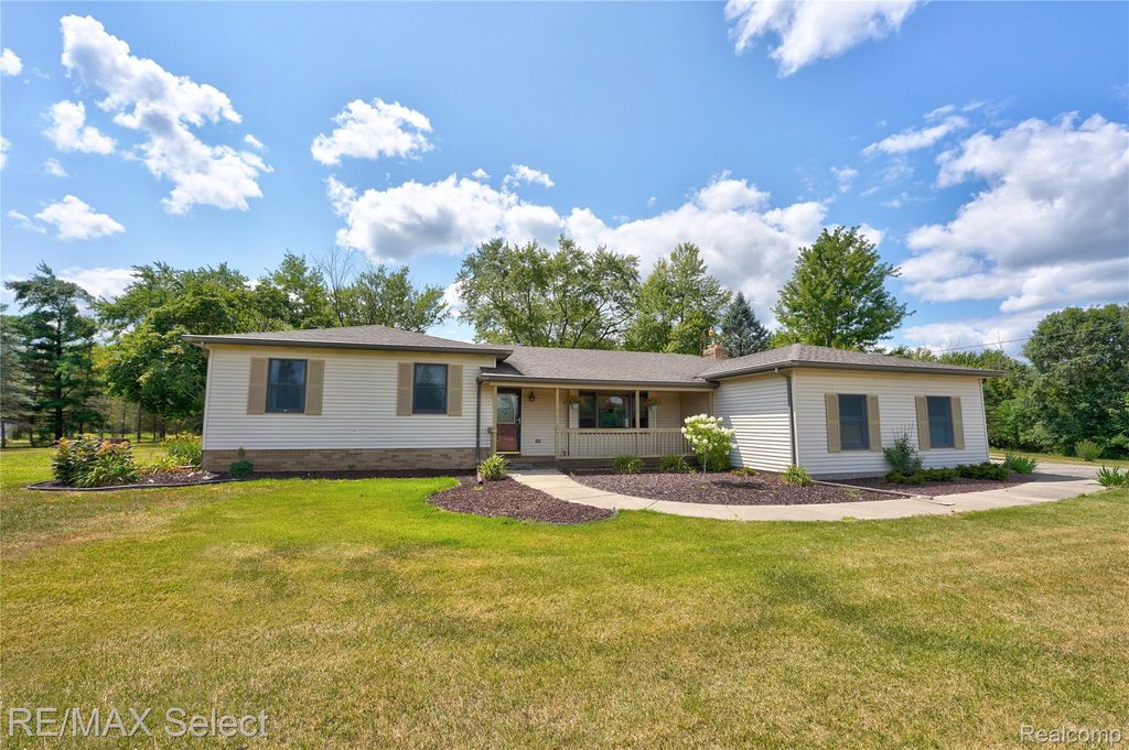 9394 Seymour Road, Gaines township