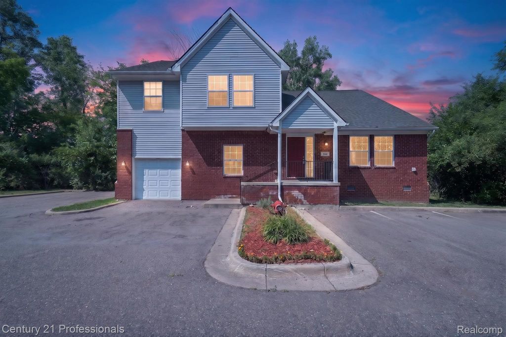 2042 Decker Road, Walled Lake city