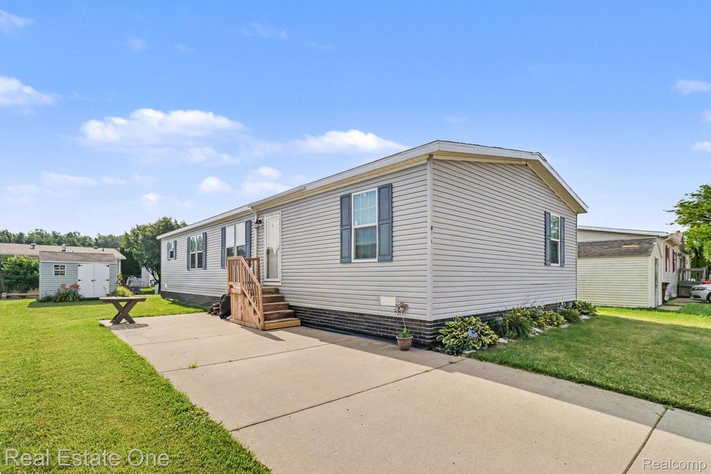 8516 Michael Drive, Frenchtown township