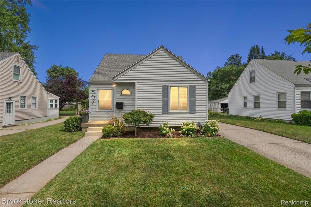 507 Roth Boulevard, Clawson