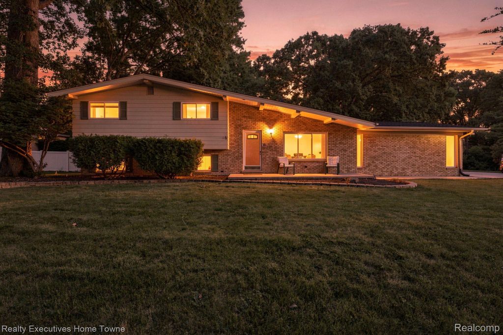 46500 Cypress Street, Utica